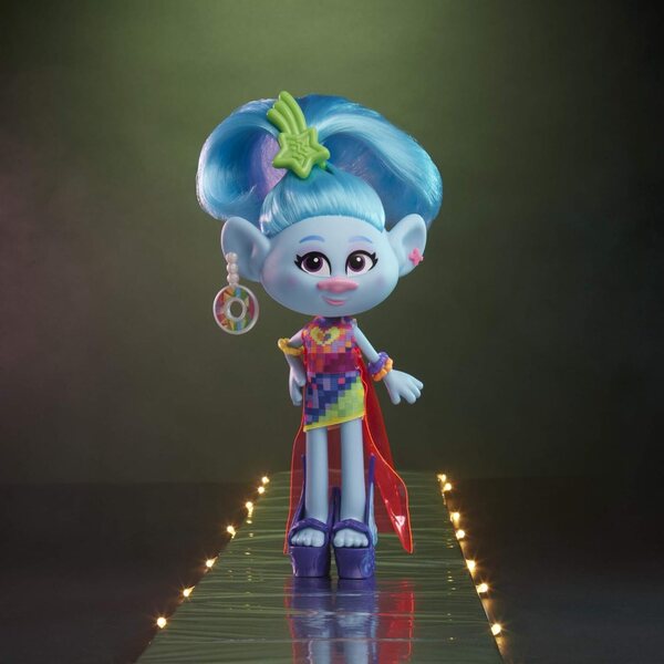 Pupazzo DreamWorks Trolls Glamour Seide con Abito, Scarpe e Accessori per Bambini 4+