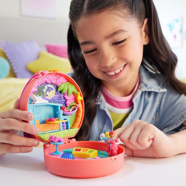 Polly Pocket Adventure Moped-Schatulle mit 2 Puppen und Zubehör für Reisespiele