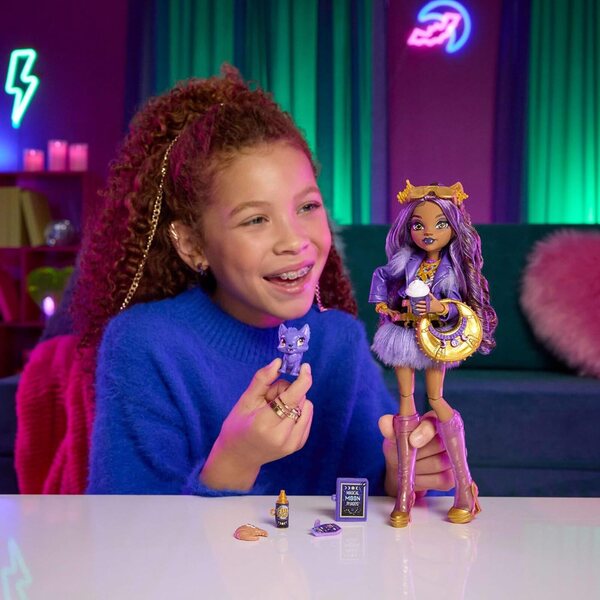 Monster High Clawdeen Wolf con Wolfskind Crescent e 7 Accessori Moda e Storie