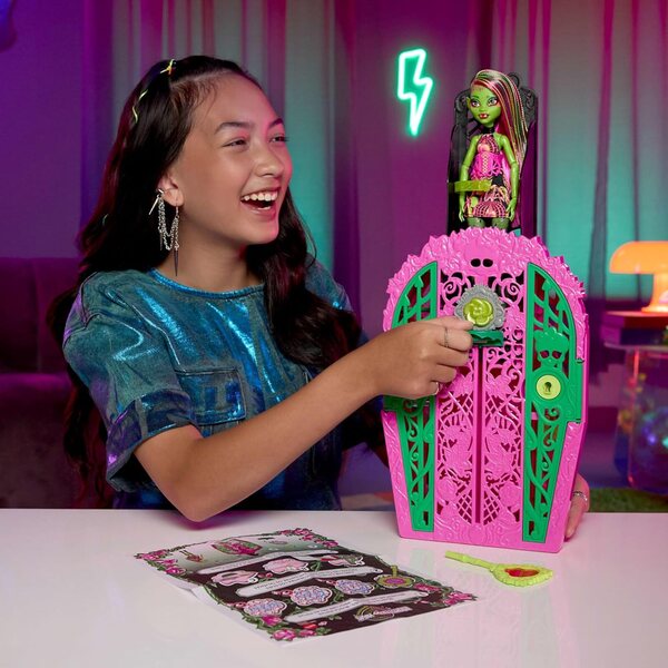 Monster High Skulltimate Secrets Garden Mysteries: Venus McFlytrap mit Garderobe und über 19 Überraschungen