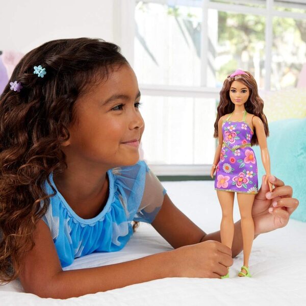 Barbie Fashionistas Babe mit braunem Haar und lila Strähnen im trendigen Blumenoutfit