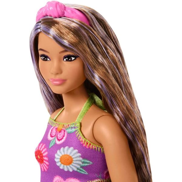 Barbie Fashionistas Babe mit braunem Haar und lila Strähnen im trendigen Blumenoutfit