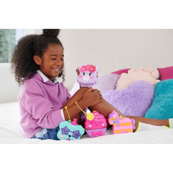 Polly Pocket Einhornfloß-Schatulle mit 12 Accessoires und magischen Wasserspielzeugen