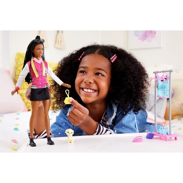 Barbie Brooklyn Filmset mit Puppe und Zubehör für kreative Spiele ab 3 Jahren