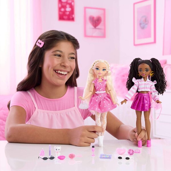 Barbie Dream Besties Brooklyn Pupa Mode und Accessoires für Tanz und Kreativitätsspiele