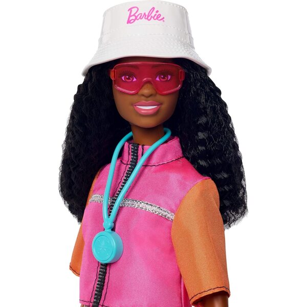Barbie Brooklyn Outdoor Fashion mit Campingzubehör und Hund, Abenteuerspaß