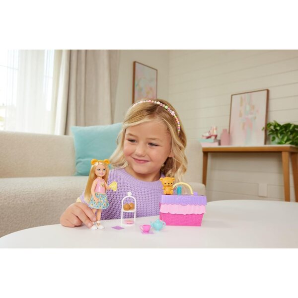 Barbie Chelsea Teeparty-Spielset mit Poupée und Zubehör für Kinder ab 3 Jahren