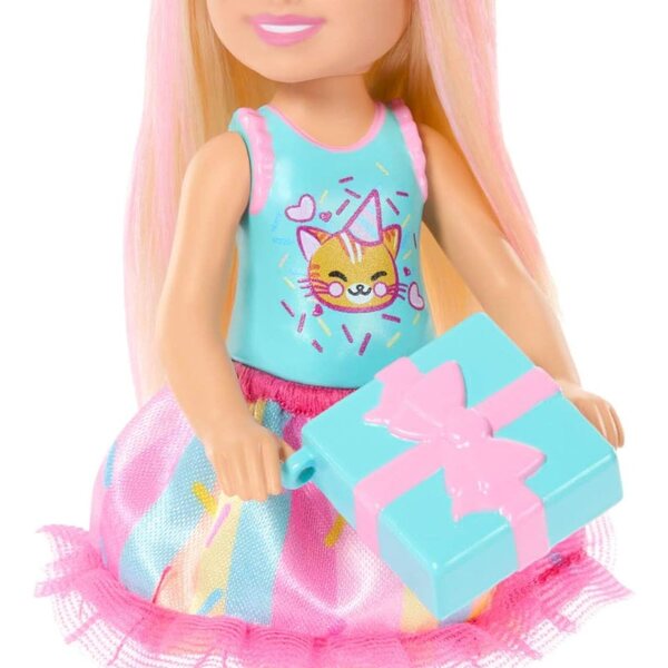 Barbie Club Chelsea 15 cm große Puppe mit Geburtstagsthema und 4 Partyzubehör