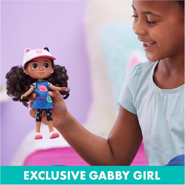 Gabby's Dollhouse Pupa 20 cm con Outfit da Viaggio e Accessori Rimovibili per Bambini