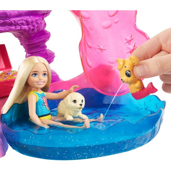 Barbie Dreamtopia Chelsea Water Lagoon Spielset mit Puppe, Pool und Schaukel für 3–7 Jahre