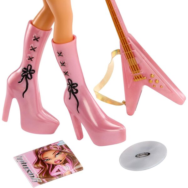 Bratz Pop Starz Yasmin mit rosa Outfit, Mikrofon, Gitarre und Breloque zum Sammeln