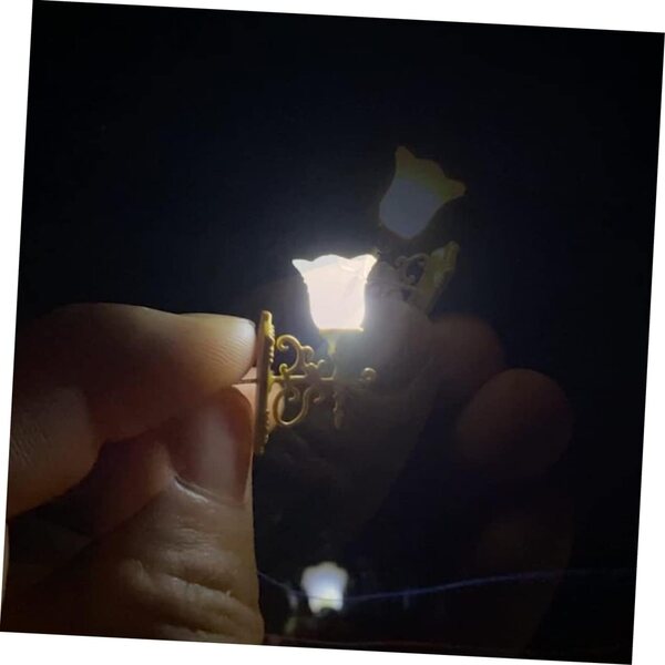 ERINGOGO 4 Mini goldene Wandlampen für Puppenhäuser und Dioramen 1:87