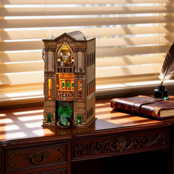 Book Nook Magic Kit NookMaster: Casa Miniatura DIY con LED, Puzzle 3D in Legno