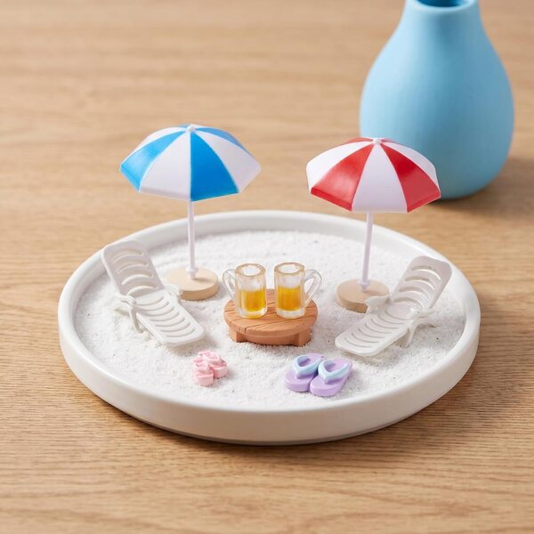 TOYANDONA Miniatur-Strandzubehör für Puppenhäuser – Sonnenschirm, Stühle und Tisch