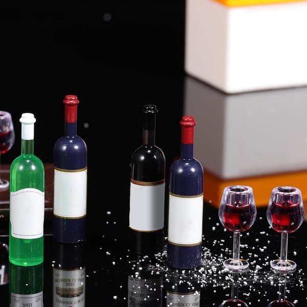 Set 18 mini bicchieri e bottiglie di vino rosso scuro per casa delle bambole 1:12