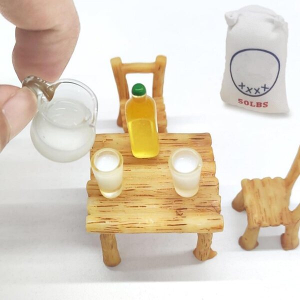 Set aus Mini-Tisch und Stühlen aus Kunstharz für Feengärten und DIY-Dekorationen