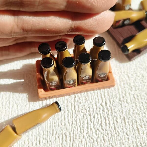 Set 10 Bottiglie Miniature Gialle 1:12 Accessori Decorativi per Casa delle Bambole