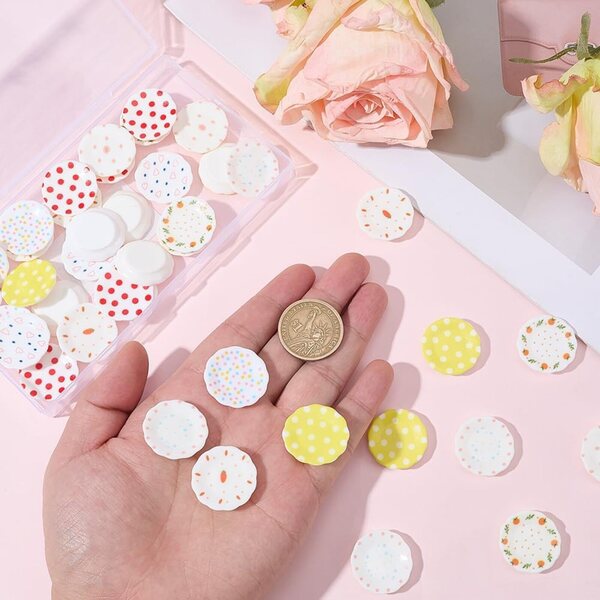 Set 40 Mini Piatto in Plastica 8 Stili per Casa delle Bambole Decorazione