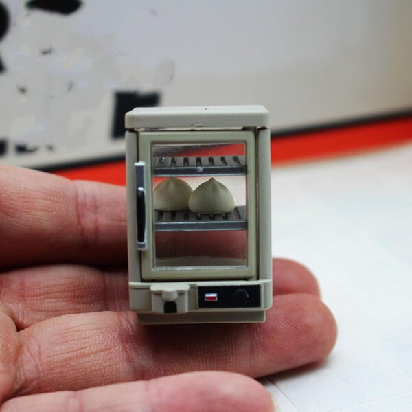 Armadio Miniatura per Casa delle Bambole con Display Riscaldato e Design Realistico
