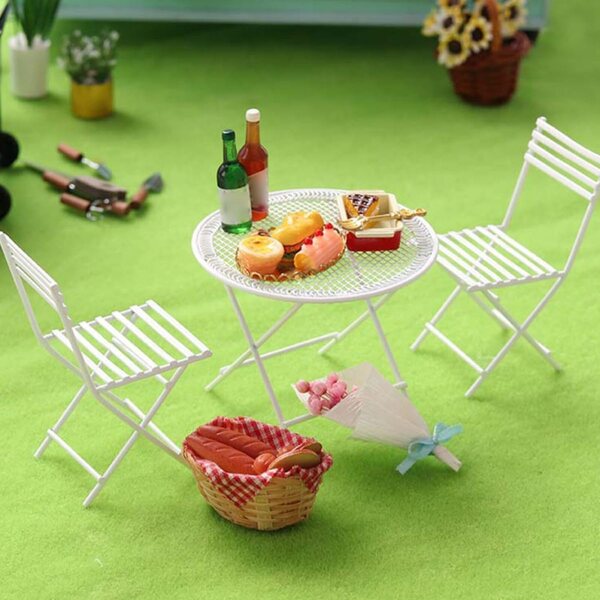 Didiseaon Miniatur-Couchtisch und Eisenstühle 1:12 für Puppenhaus