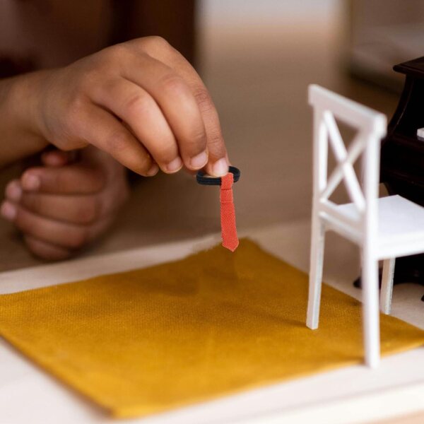 Toddmomy 3 vorgeknüpfte Miniatur-Krawatten für Puppen, 3 Farben, widerstandsfähig und weich