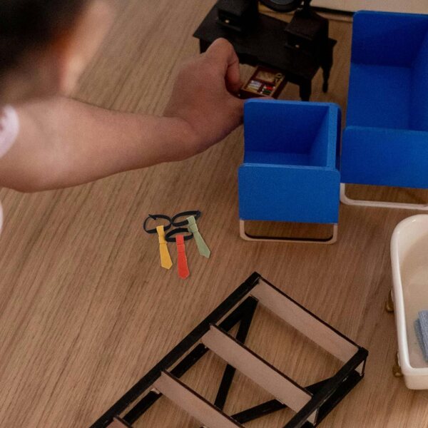 Toddmomy 3 vorgeknüpfte Miniatur-Krawatten für Puppen, 3 Farben, widerstandsfähig und weich