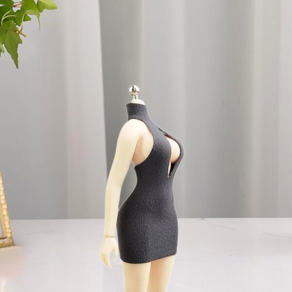 Gelenkige Frauenfigur, 15 cm, 1:12, mit grauem Miniatur-Moulant-Kleid