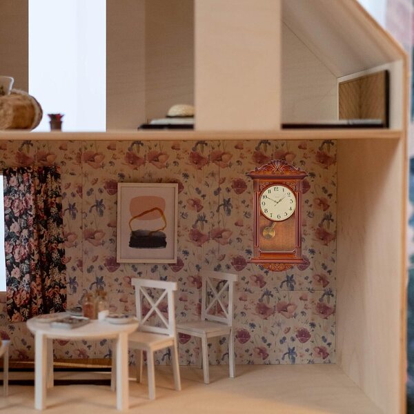 Mini-Vintage-Standuhr für Puppenhaus, braune realistische Dekoration