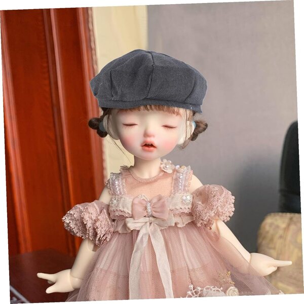 Mini cappello per bambola detective in poliestere grigio scuro, accessorio leggero e resistente