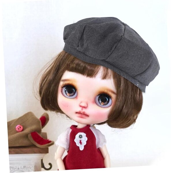 Mini cappello per bambola detective in poliestere grigio scuro, accessorio leggero e resistente