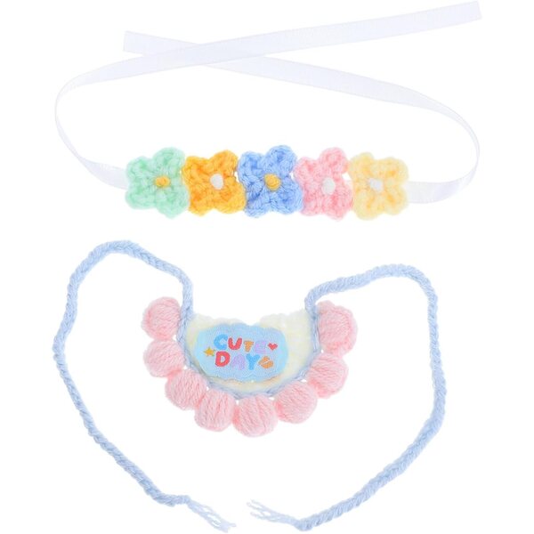 Set Accessori Tricotati per Bamboles: Bandeau a Fiori e Bavaglino Morbido Multicolore