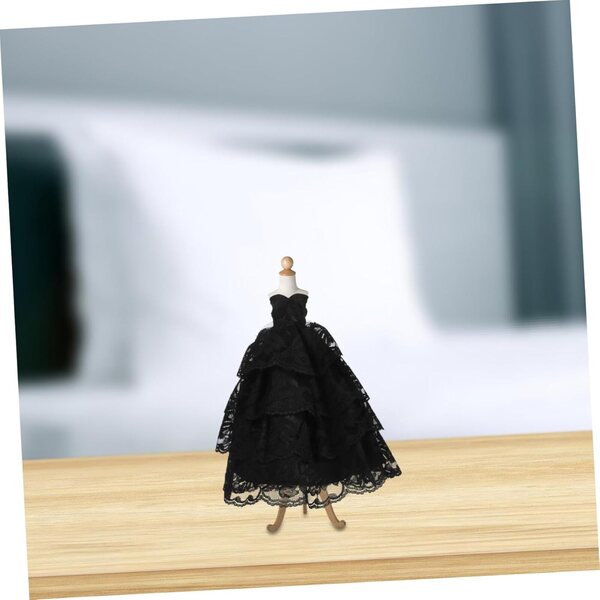 Set aus 2 handgefertigten Puppenhochzeitskleidern aus weißer Spitze – Miniaturkleider