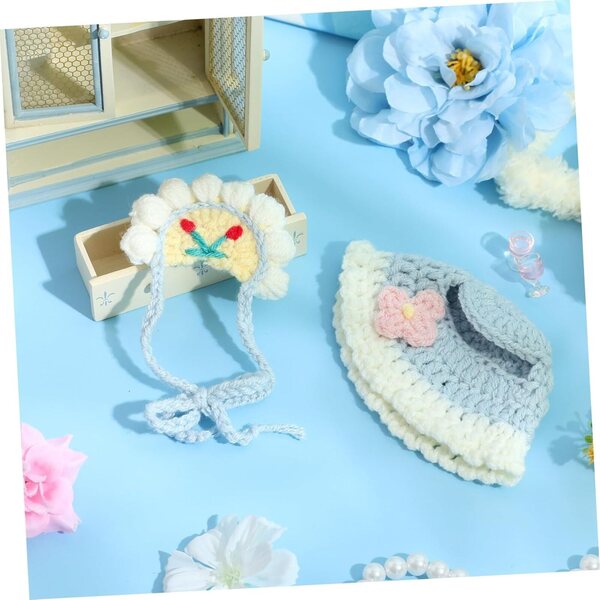 Set Accessori per Bambola: Berretto Multicolore e Bavaglino Bandana in Cotone Morbido