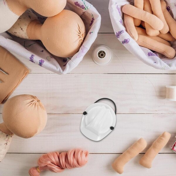 Weiße Mini-Baustellenhelme aus Kunststoff für Puppen und Kleintiere, 2er-Pack