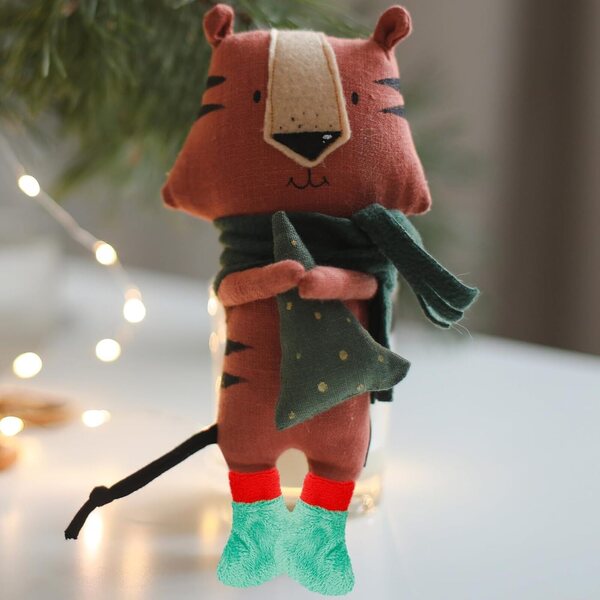 Mini Calzini in Peluche per Bambole Rosso e Bianco Decorazioni Natalizie 6x4 cm