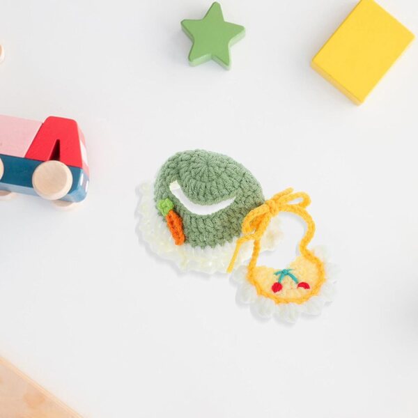 Set cappello e bavaglino per bambola Mikinona in cotone lavabile multicolore