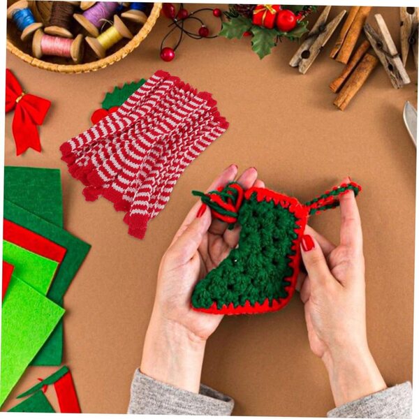 Set mit 20 roten Mini-Wollschals für Puppen und Weihnachtsparty-Dekorationen