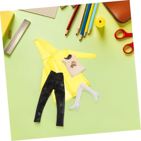 Gelbes Regenmantel-Set für Puppen mit Poncho, Weste, Hose und Stiefeln