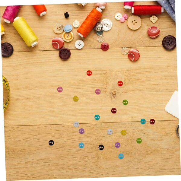 Set 20 Mini Bottoni Rotondi Colorati a Due Fori per Abiti di Bambole - Miniature DIY