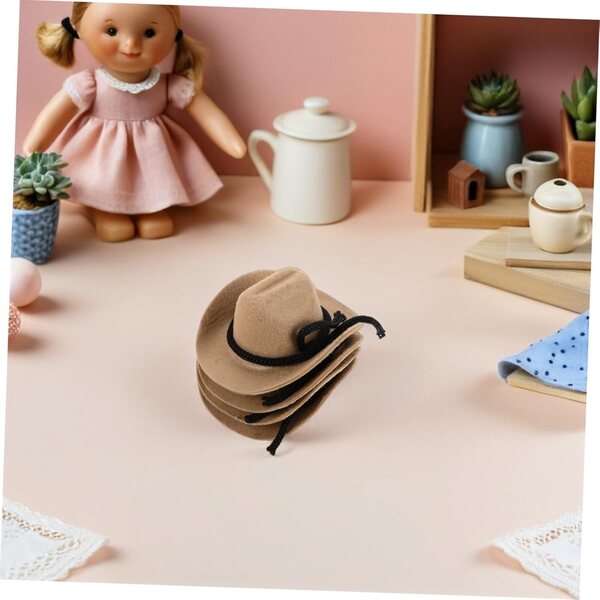 Set 4 Mini Cappelli da Cowboy Beige in Poliestere per Bambole, Stile Western Vintage, 8 cm