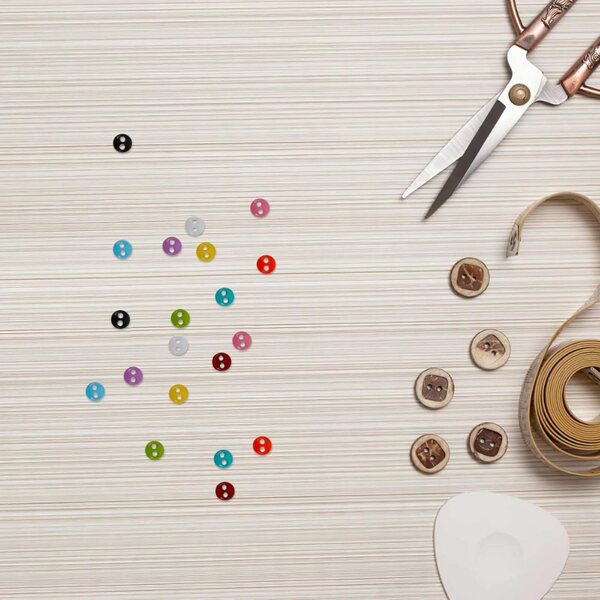 Set mit 20 farbigen Miniaturknöpfen für Puppenkleidung, zwei Löcher, Kunststoff
