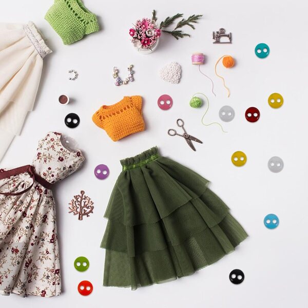 Set mit 20 farbigen Miniaturknöpfen für Puppenkleidung, zwei Löcher, Kunststoff