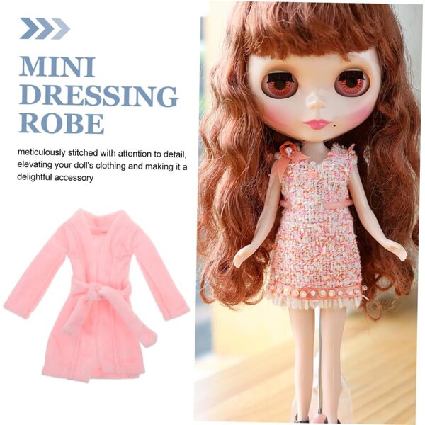 Rosa Mini-Pignoir aus weichem Plüsch für Puppen, vielseitiges und waschbares Accessoire