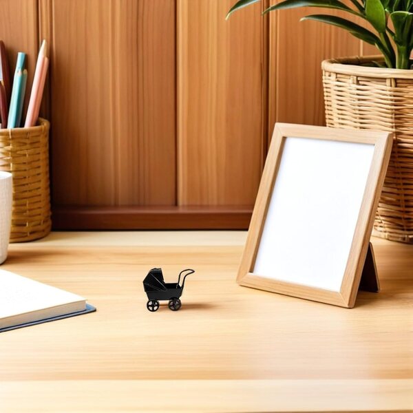 Miniatur-Poussette aus schwarzem Eisen für Puppenhaus – realistisches dekoratives Modell