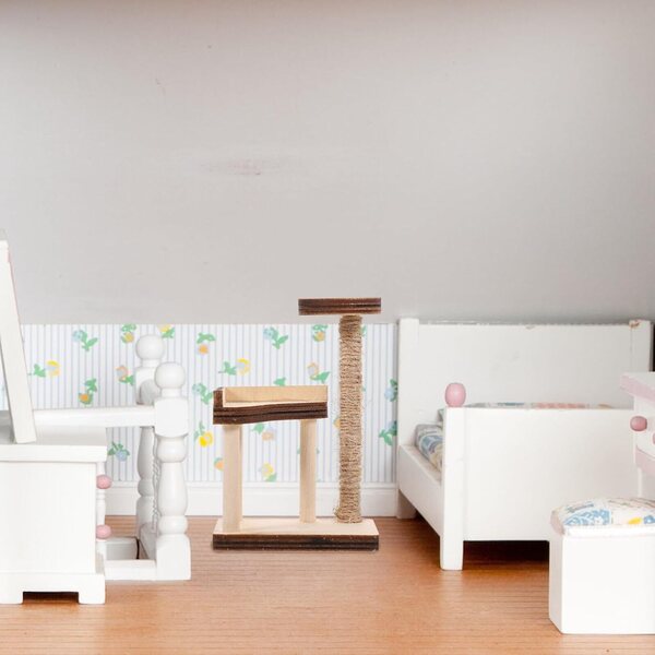 Мини дървени мебели Toyvian: Миниатюрно котешко дърво за куклена къща