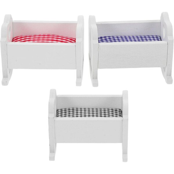 Set 3 Mini-Letti Multicolore 1:12 per Casa delle Bambole – Mobilio Decorativo in Legno e Tessuto