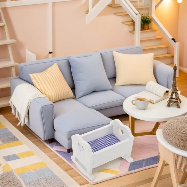 Set 3 Mini-Letti Multicolore 1:12 per Casa delle Bambole – Mobilio Decorativo in Legno e Tessuto