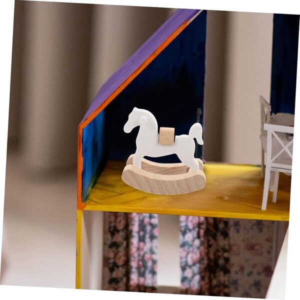 UPKOCH Mini Cavallo a Dondolo in Legno per Casa delle Bambole - Decorazione Realistica