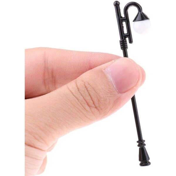 Miniature 1:12 Set Giardino con Panca in Legno e Lampione Decorativo Metallizzato