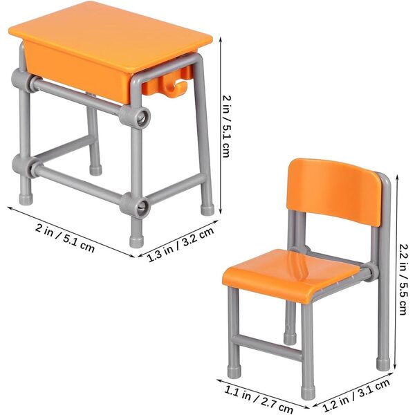 Set 4 Pezzi Mobili Scolastici Miniatura Scrivanie e Sedie per Casa delle Bambole